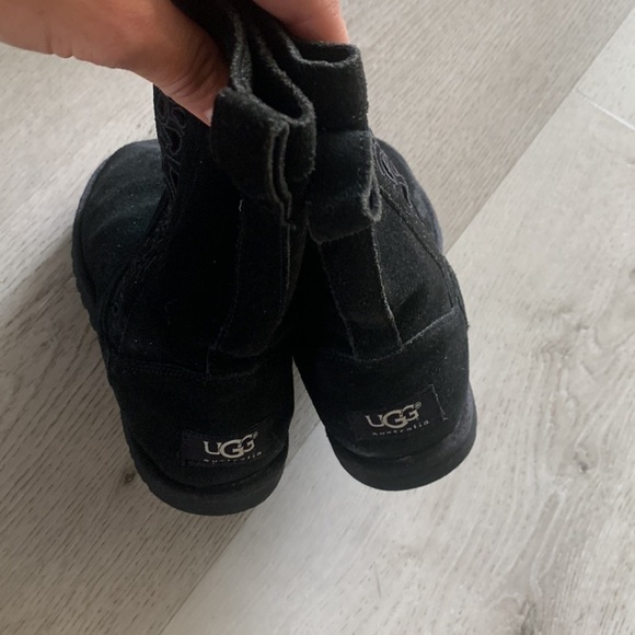 UGG Lo Pro Floral Suede Black Laser Cut Ankle Boots size 7 leather embroidered - Picture 8 of 11